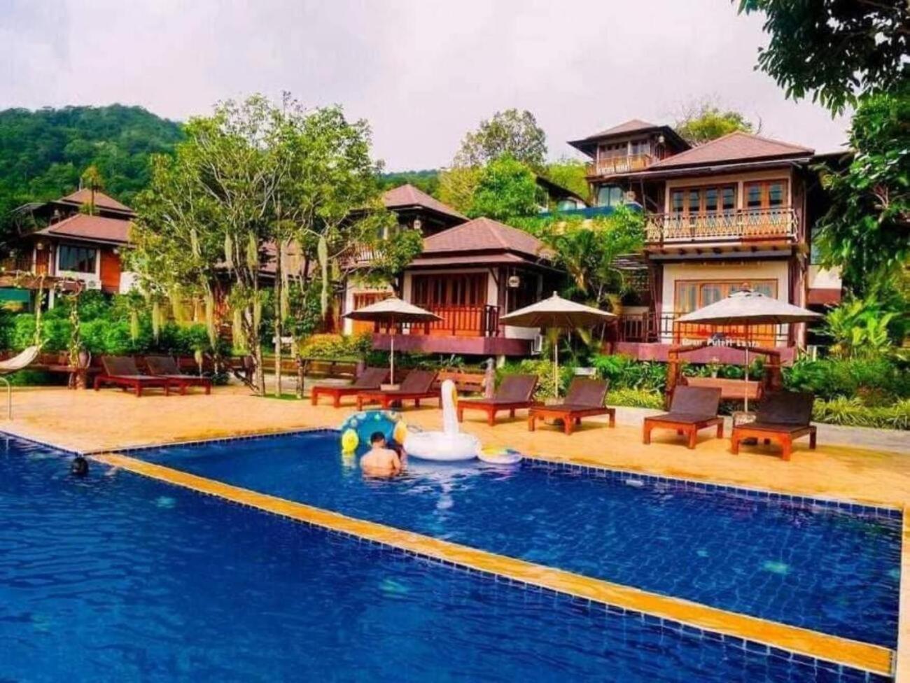 Villa Puteri Lanta Family *